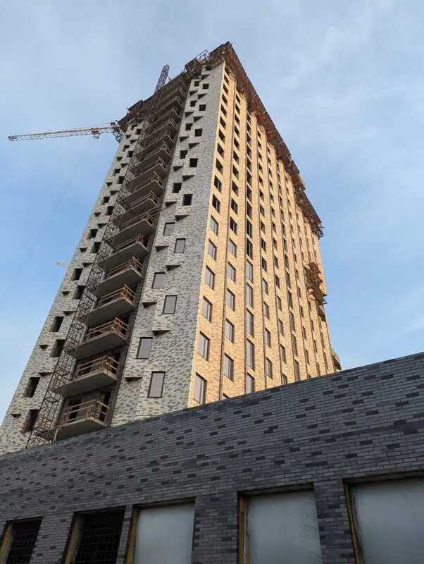 В окнах ЖК DOLCE VITA установлено 900 комплектов фурнитуры TITAN axxent 24+ и 200 комплектов ALU Axxent PLUS. © Фото SIEGENIA 