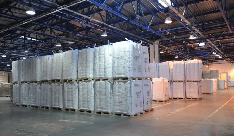 Фото: склад готовой продукции - ПВХ-С в биг-бегах, © oknamedia