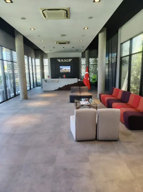 Фото: ресепшен центрального офиса ADO GROUP © WINTECH 