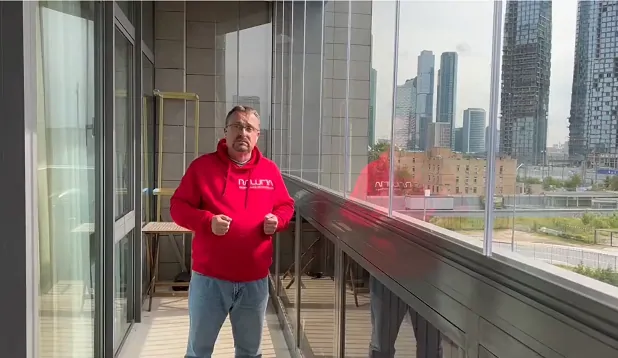 Остекление балкона системой РАЛЮМА «книжка». © RALUMA 