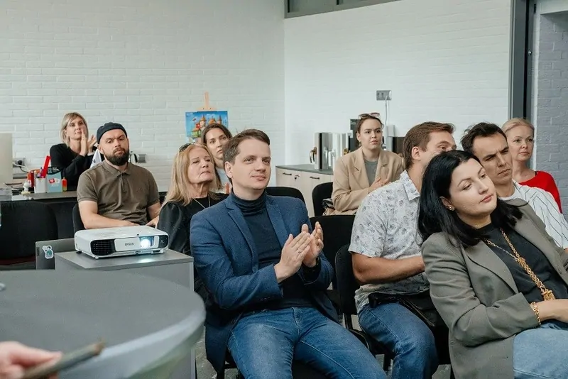 Фото: архитекторы во время презентации, © РЕХАУ 