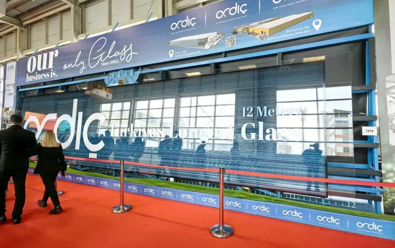 Экспонат Eurasia Window на прошлой выставке 2024 – стеклопакет длиной 12 метров. © oknamеdia 