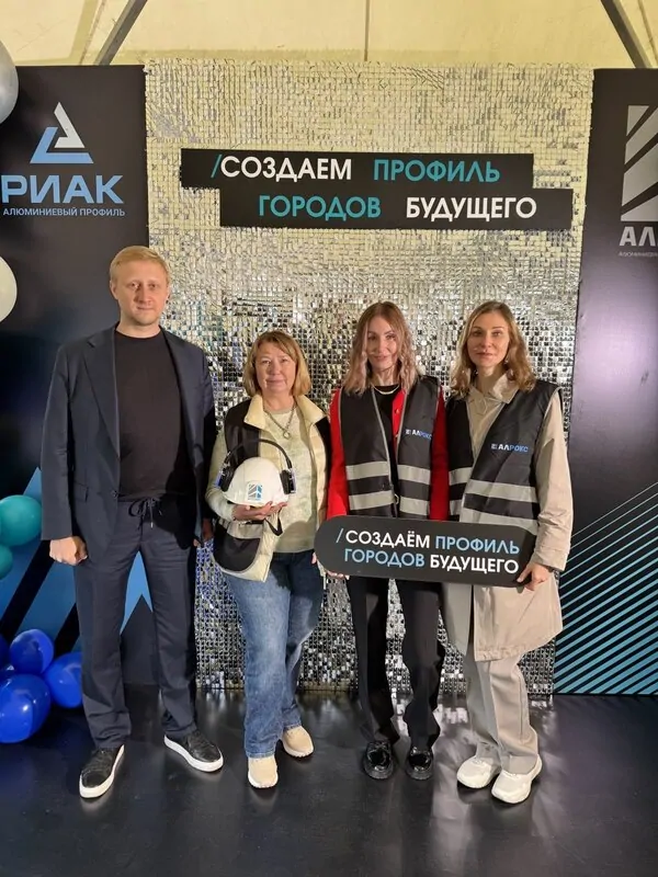 Участники бизнес-тура с Алрокс © оknamedia 