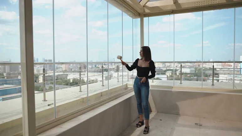 В остеклении RALUMA установлено безопасное закаленное стекло 10 мм. © ЕТС Групп 