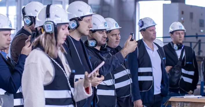 Фото: Гости бизнес-тура от Алрокс на заводе РИАК © АЛРОКС 