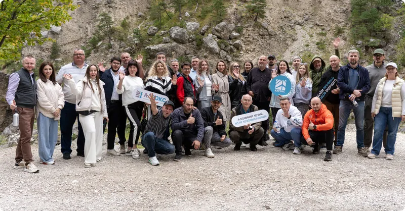Фото: Гости бизнес-тура от Алрокс на экскурсии по горному Кавказу © АЛРОКС  