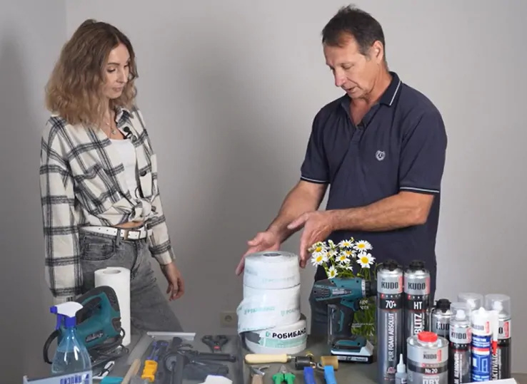 Инструменты для монтажа пароизоляционной клейкой ленты © oknamedia 