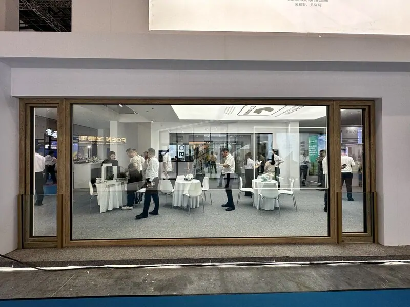 Алюминиевые СПК на выставке в Китае 2024 © оknamedia