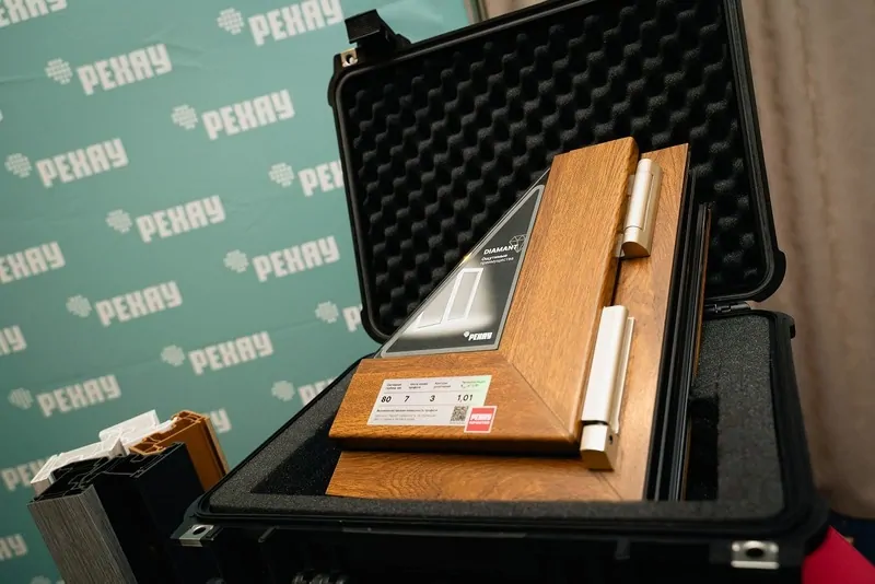 Фото: уголок профиля РЕХАУ DIAMANT в ламинационном исполнении, © РЕХАУ 