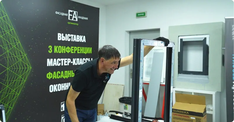 Фото: Мастер-класс по сборке окна с терморазрывом на профиле Алрокс  © АЛРОКС 