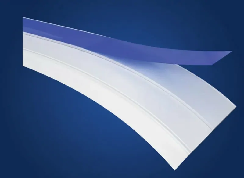 Самоклеящийся гибкий нащельник из ПВХ. © ЕТС Групп 