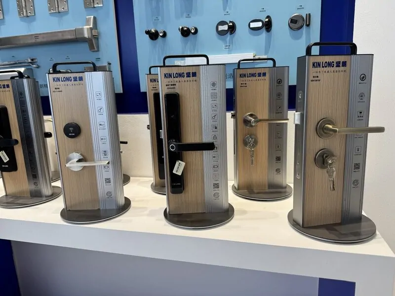 Фото Замки для входных дверей. © оknamedia