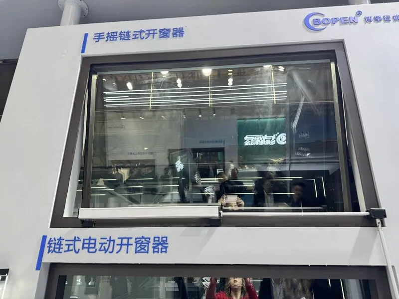 Фото Окна с автоматическим открыванием. © оknamedia