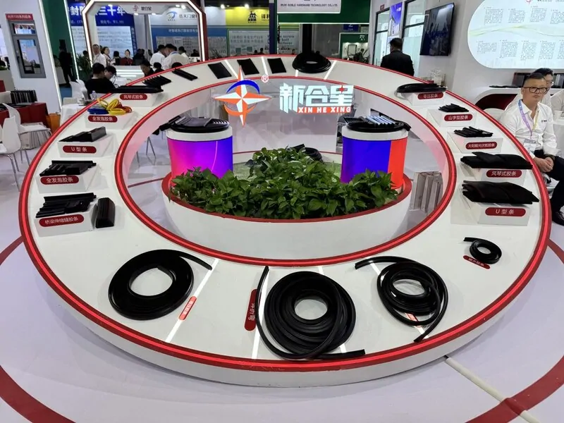 Различные виды уплотнителей. © оknamedia     