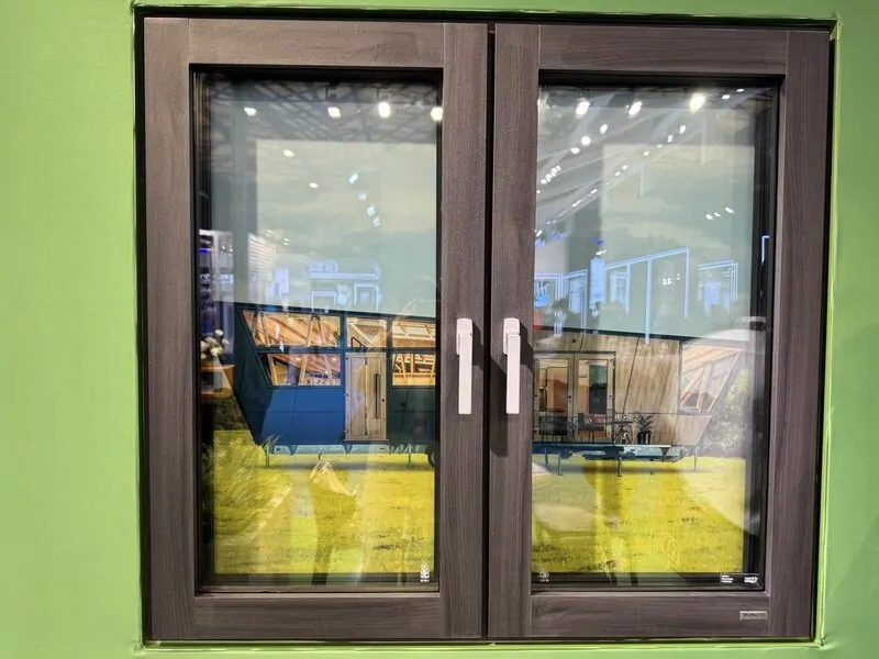 Новая ламинационная пленка Континенталь. © оknamedia