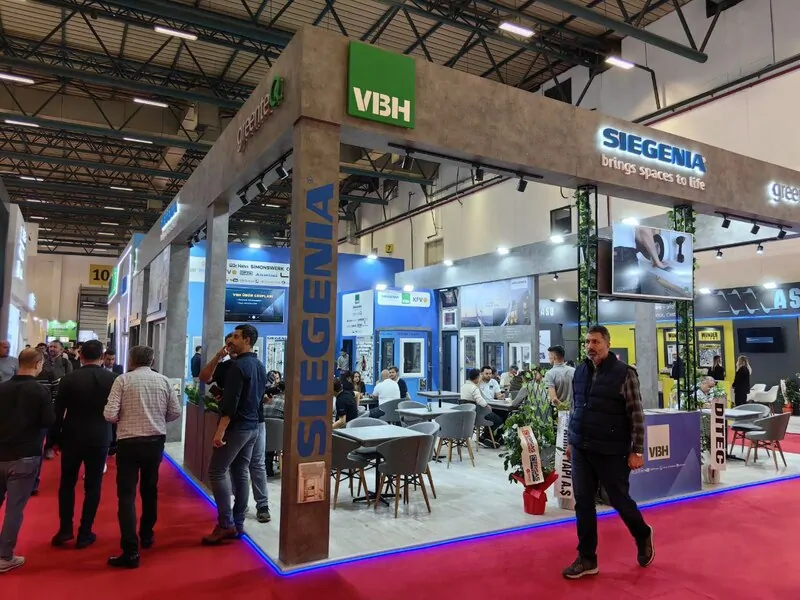 Широкий ассортимент оконной и дверной фурнитуры SIEGENIA. © oknamedia 