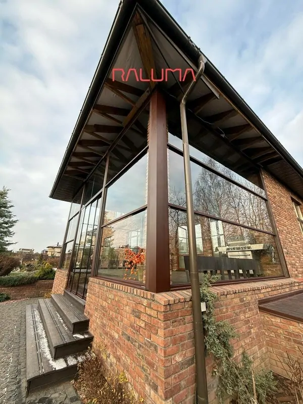 Безрамное остекление RALUMA автоматическая гильотина и слайд. © ЕТС Групп 