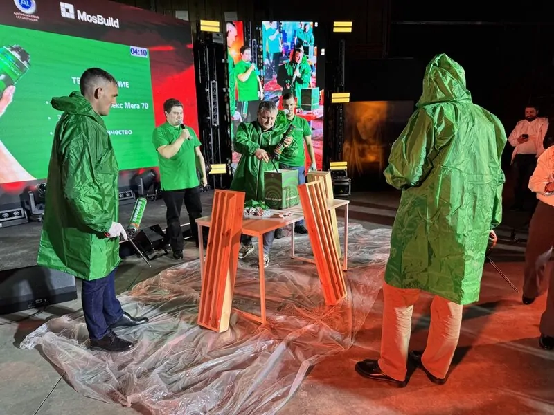 Соревнование монтажников с пеной Макфрофлекс © oknamedia