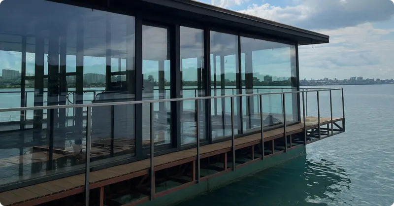 Фото: Плавучая платформа для речных прогулок в г. Воронеже.  © АЛРОКС