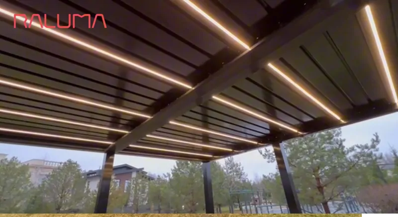 Контурная подсветка крыши перголы RALUMA. © ЕТС ГРУПП 