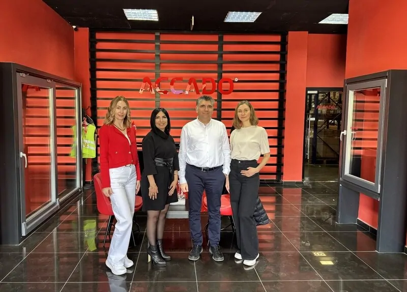 Руководство завода фурнитуры ACCADO