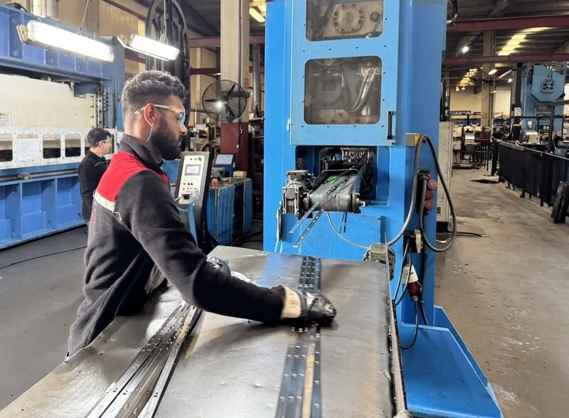 Производство средних запоров ACCADO