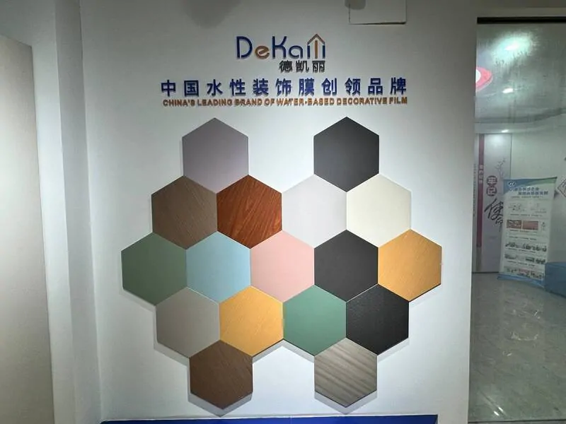 Образцы ламинационной  пленки MAVI. © оknamedia  