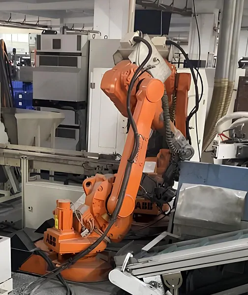 Робот-манипулятор для устранения мелких дефектов, © SSK Industry 