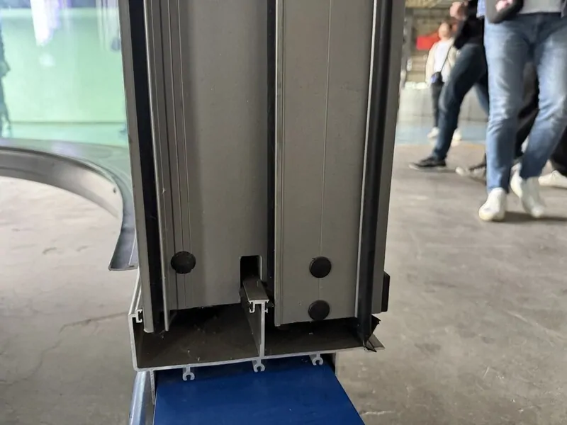 Торцевая часть секции модульного фасада, © oknamedia