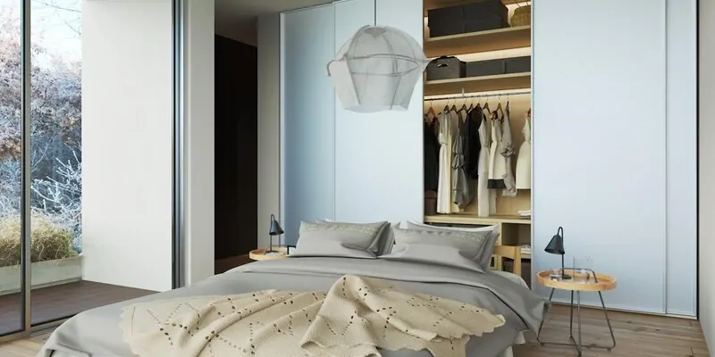 Фото: шкаф-купе в спальне из стекла Lumilac Silver Matt Crystalvision. © AIG 