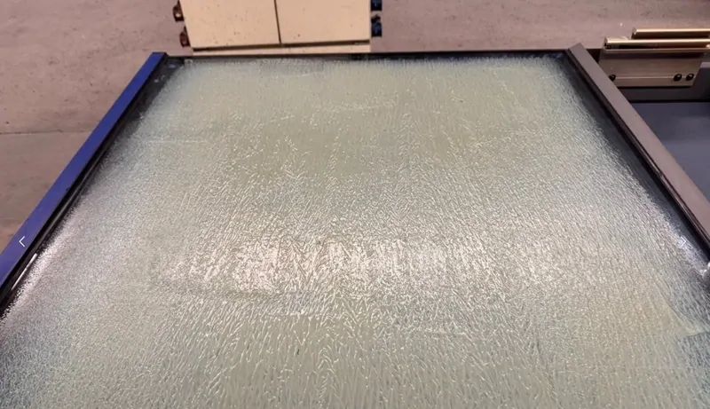 Гелевая заливная пленка на прозрачной части секции модульного фасада компании ZZCG, © oknamedia