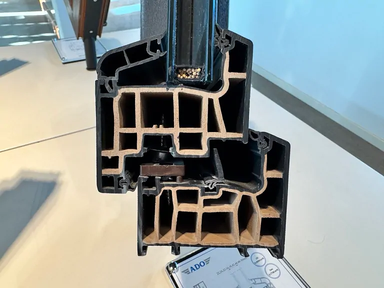 Производство композитного профиля окон на заводе Ado Group  в Турции © oknamedia 