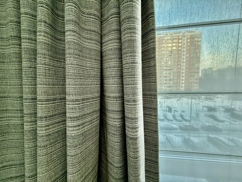 внутренние защитные средства от солнца. © oknamedia 