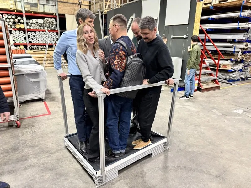  зип соединение не расходится под весом 6-ти человек. © оknаmedia 