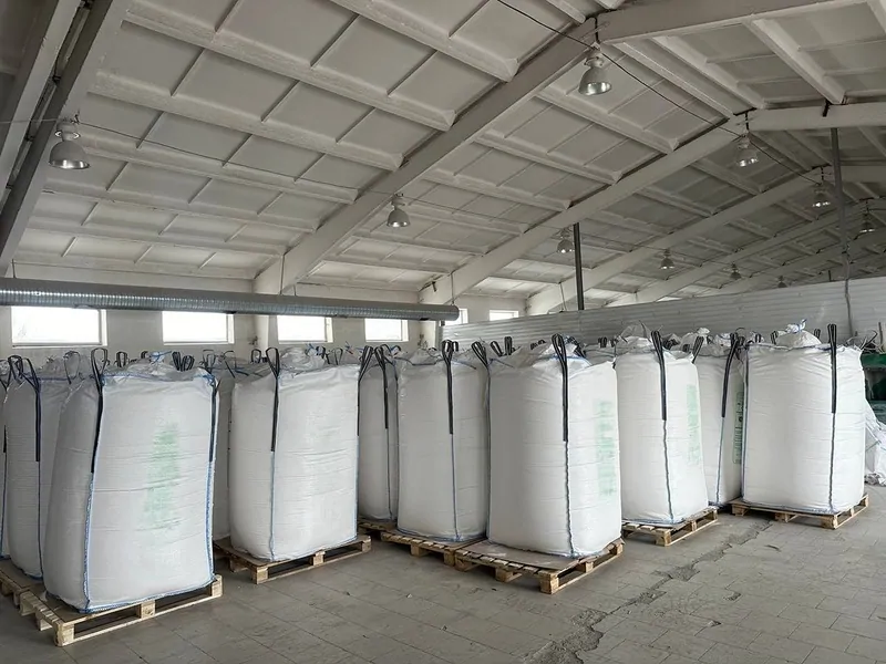 Сырьё: ПВХ-смола и прочие аддитивы для производства профиля, © sskindustry 