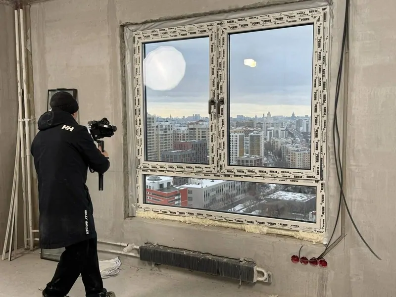 Фото: съемки установленного окна из ДИАМАНТ, © РЕХАУ 