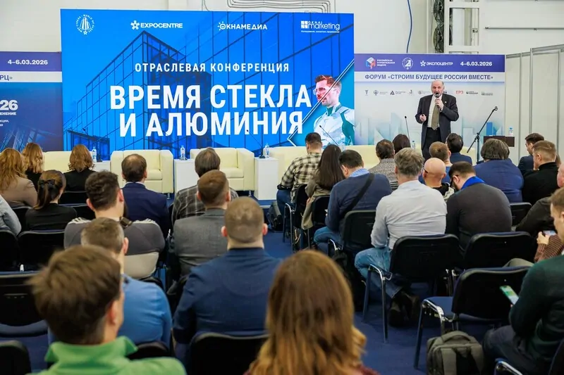 Олег Маринов, АПРОК, с докладом о проблемах с качеством стеклопакетов на конференции Время Стекла и Алюминия © оknamedia 