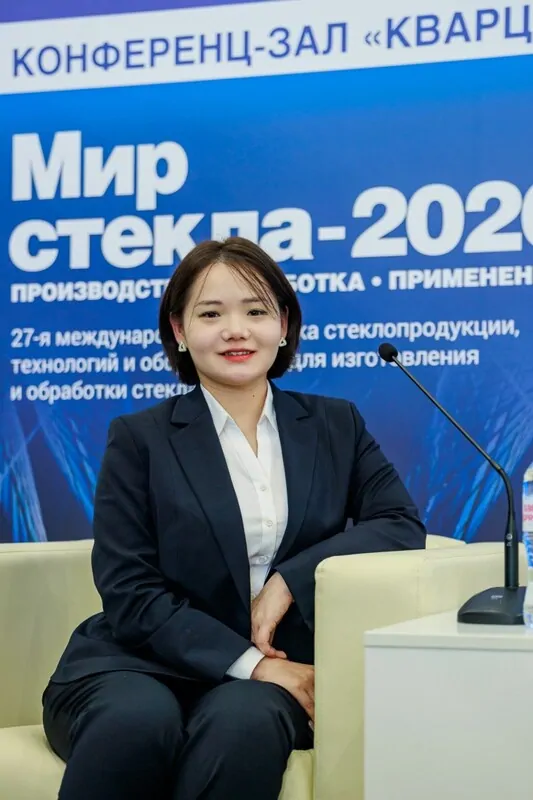 Катя СЕ, представитель GUIBAU, Китай, на конференции Время Стекла и Алюминия © оknamedia