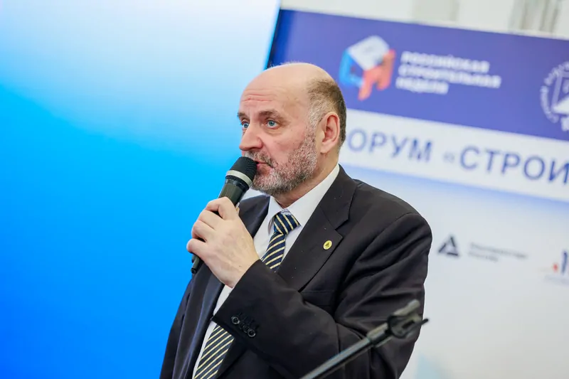 Олег Маринов, АПРОК, участвует в дискуссии © оknamedia 