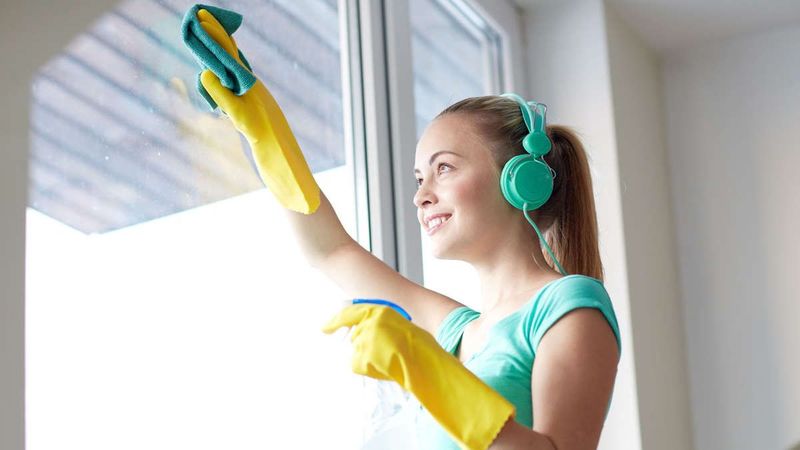 Фото: как правильно мыть окна после установки, после зимы, © depositphotos.com 